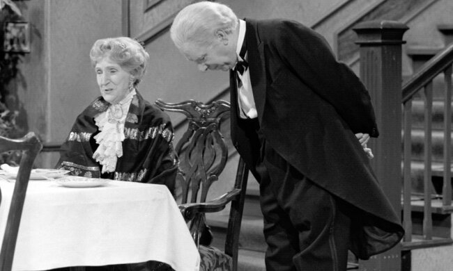 "Dinner For One": Warum der Film in Deutschland so beliebt ist