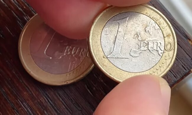 Ein Mann klaut einen Euro. Quelle: Youtube Screenshot