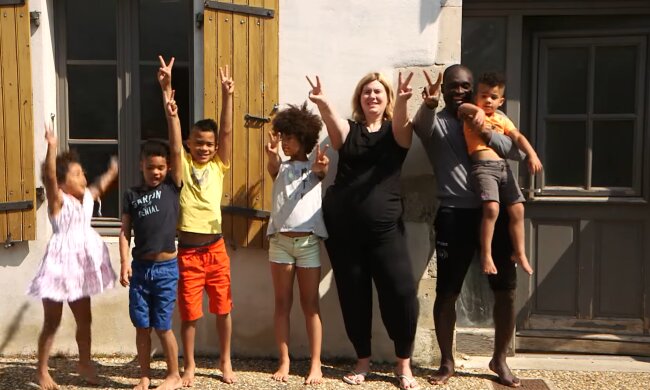 „Sechs Kinder, ein Einkommen und ständig das schlechte Gewissen“: Zwischen Wäschebergen und Schulbrotboxen
