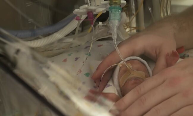 Babymädchen kommt in der 23. Woche zur Welt und beweist im Inkubator täglich ihren unglaublichen Lebenswillen