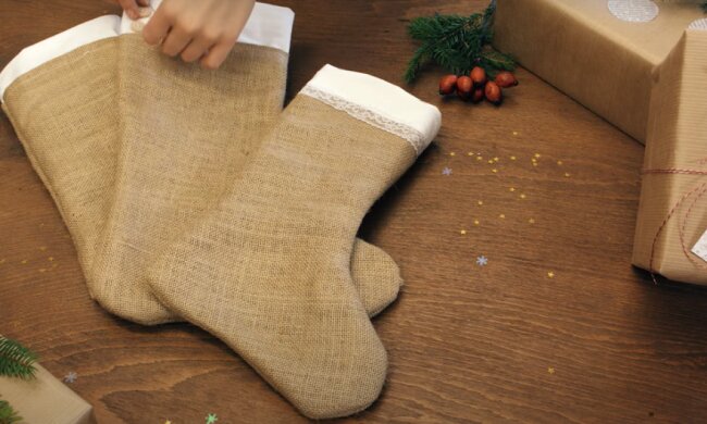 Es ist eine gute Tradition: Seit 20 Jahren werden Babys in einem Weihnachtsstiefel von einem Krankenhaus nach Hause entlassen