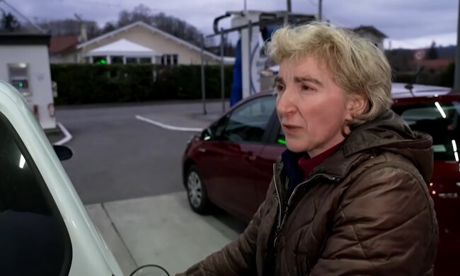 „Mit 60 spare ich jeden Cent – auch beim Tanken“. Quelle: Youtub Screenshot