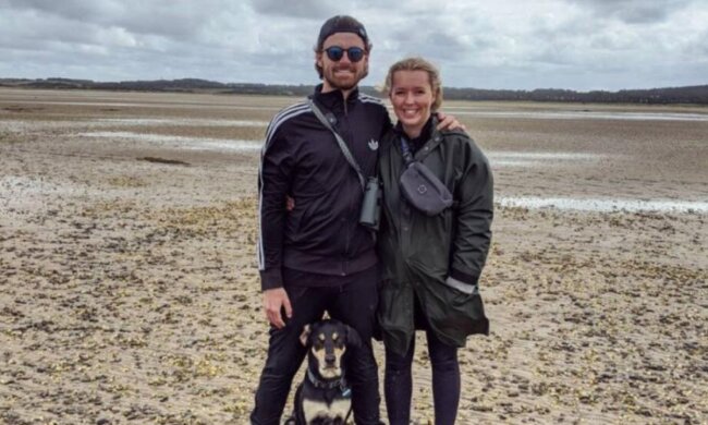 Eine Braut war traurig, dass ihr Verlobter ihren die Welt verlassenen Vater nicht kannte: altes Foto gibt ein Geheimnis preis