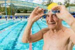 Der 99-jährige bricht den Weltrekord im Freestyle-Schwimmen