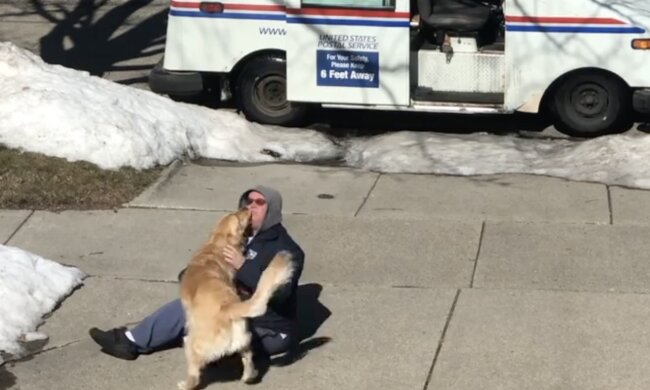Hund und Briefträger. Quelle: Instagram.com