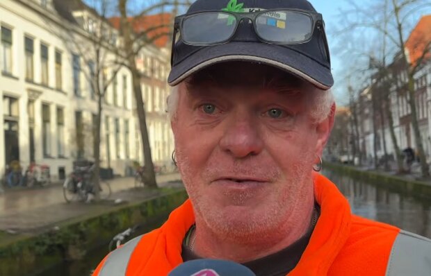 Einfache Arbeit, großes Glück. Quelle: Youtube Screenshot