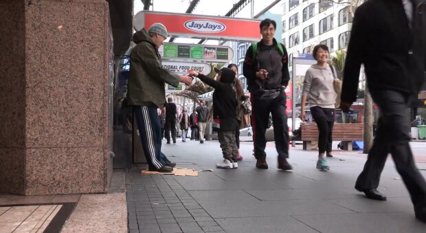 Zwischen Armut und Einnahmen. Quelle: Youtube Screenshot