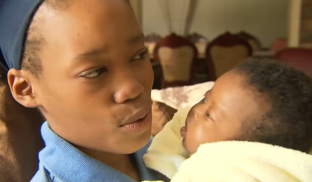 Allein mit Baby. Quelle: Youtube Screenshot