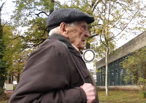 82-jähriger Mann legt jeden Tag 32 Kilometer zurück. Quelle: Screenshot Youtube