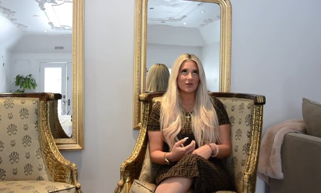 Das Geburtstagsgeschenk. Quelle: Youtube Screenshot