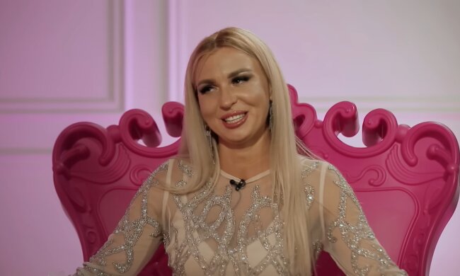 Glamouröse Blondine sucht großzügigen Ehemann. Quelle: Youtube Screenshot