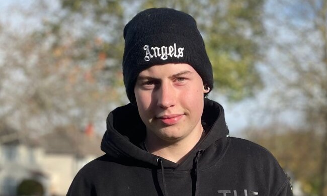 "Ich bin 20 und arbeite 7 Tage pro Woche, um zu überleben: Ich dusche im Fitnessstudio und esse nur Nudeln"