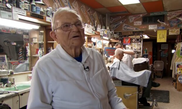 Eine echte Leidenschaft: Der 98-jährige Friseur arbeitet weiter und will nicht in Rente gehen