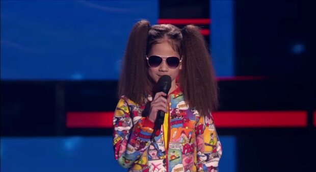 12 jähriges Mädchen kann nicht sehen, aber ihre Stimme wurde von allen Zuschauern der Show geliebt