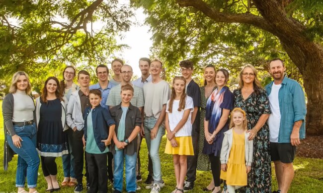 Eine Familie voller Liebe und Abenteuer. Quelle: Youtube Screenshot