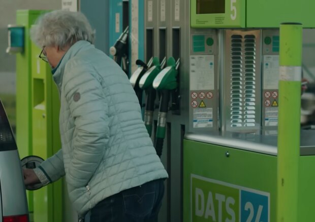 Spritpreise belasten Rentner. Quelle: Youtube Screenshot