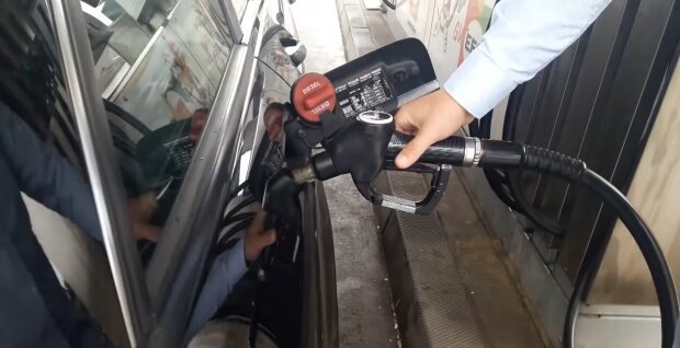 Benzinpreise schlagen zu. Quelle: Youtube Screenshot