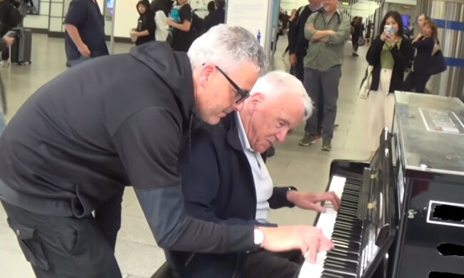 Ein bezauberndes Konzert für Passanten. Quelle: Screenshot YouTube