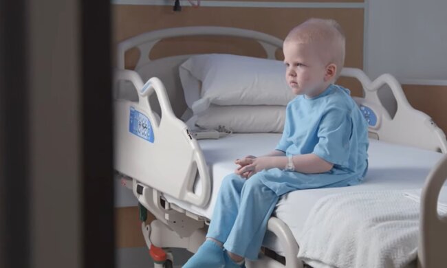 Kind im Spital. Quelle: Youtube Screenshot