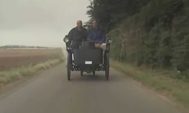 De Dion Bouton Et Trepardoux. Quelle: YouTube Screenshot