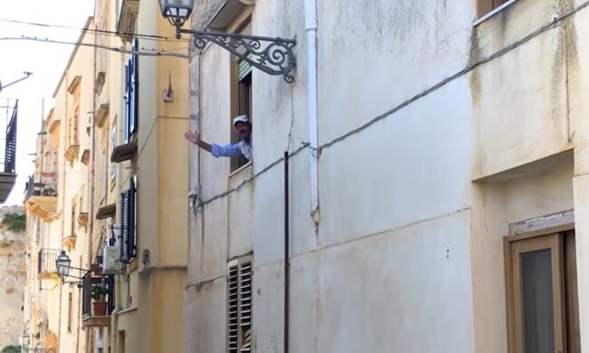 Der Kauf eines Hauses entsprach nicht den Erwartungen. Quelle: Screenshot YouTube