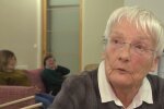 Rentenknappheit bedroht Seniorinnen. Quelle: Youtube Screenshot