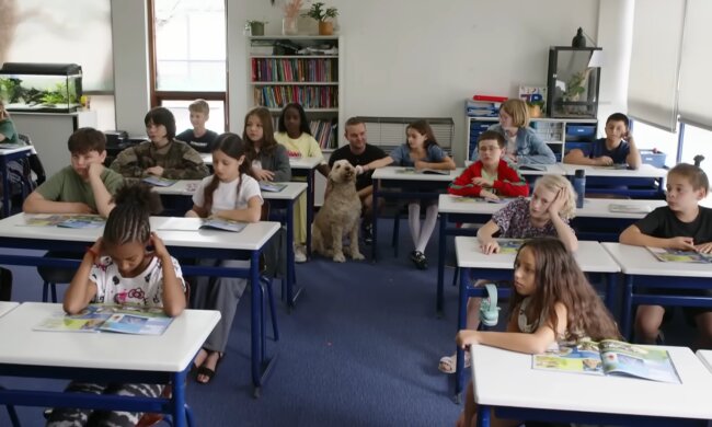 Hund statt Hausaufgaben. Quelle: Youtube Screenshot