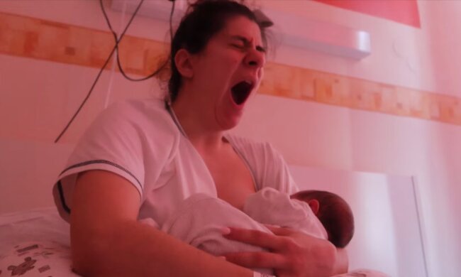 Die Herausforderungen einer jungen Mutter. Quelle: Youtube Screenshot