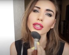 Make-up. Quelle: Screenshot YouTube