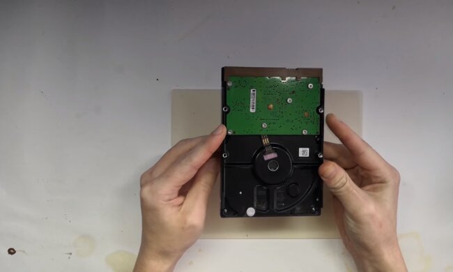 Der Festplattenlaufwerk. Quelle: Screenshot YouTube