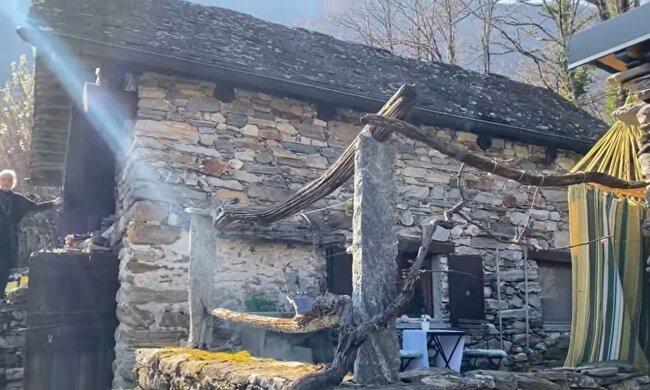 Altes Steinhaus. Quelle: Youtube Screenshot