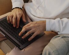Online-Kauf half einem Mann, seine Verwandten zu finden. Quelle: Screenshot Youtube