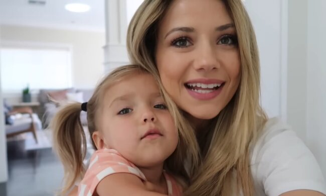 Mutter mit der Tochter. Quelle: Youtube Screenshot