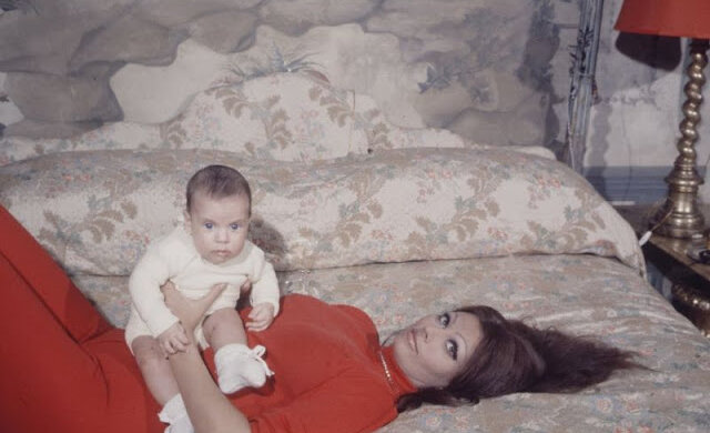 Ehrliche Fotos von Sophia Loren und ihrem Sohn, die über die geheime Seite des Lebens der Schauspielerin sprechen werden