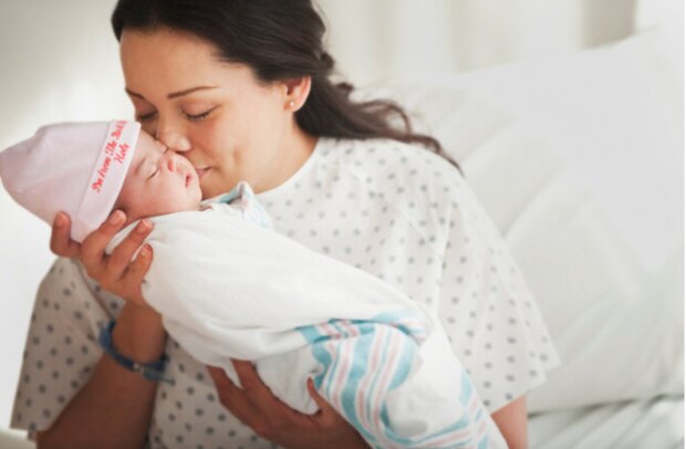 Frau gebar lang ersehntes Kind durch "Adoption" eines Embryos, Details