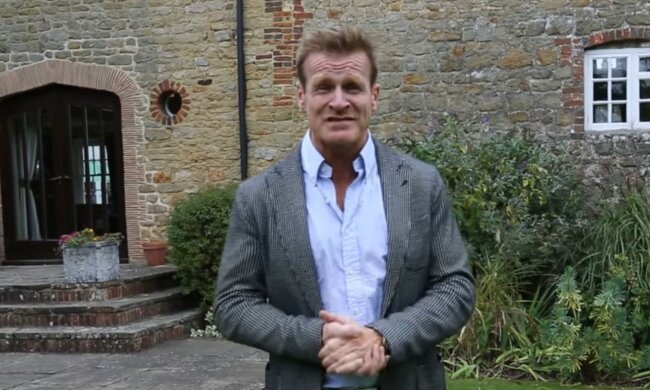 Ein großzügiges Geschenk an einen Bedürftigen. Quelle: Screenshot YouTube