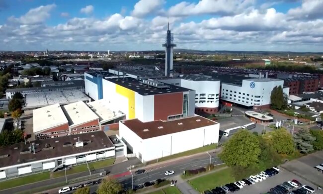 Ungewisse Perspektive für Beschäftigte am VW-Werk Osnabrück. Quelle: Youtube Screenshot