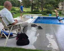 Der 94-jährige Mann baute ein Schwimmbad für benachbarte Kinder. Diese wunderbare Idee änderte sein Leben