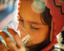 “Selbstisolation”: ob man mehr Wasser trinken soll, um nicht infiziert zu werden. Wissenschaftler haben Antworten gegeben. Was machen wir falsch