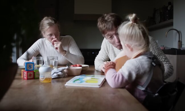 „Ich muss zuhause bleiben, weil die Kita für mein Kind unbezahlbar ist“: Der stille Kampf einer Familie