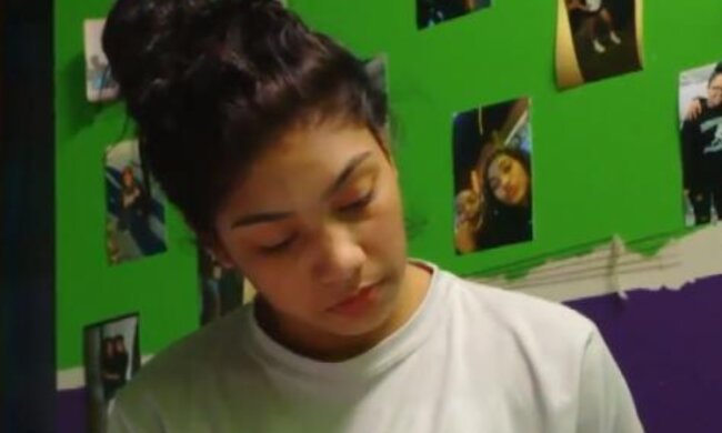 Die Mutter hatte es satt, dass ihre Tochter nur Jeans trug und ging mit ihr zu einem Stylisten