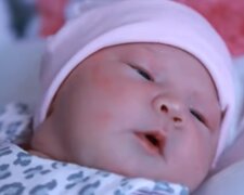 Ein neugeborenes Baby. Quelle: Youtube Screenshot