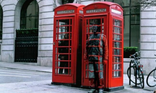 "Unsichtbarer Mann": die Geschichte von Liu Bolin, der sich meisterhaft verkleidet