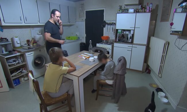 Die Kinder sollen nicht frieren. Quelle: Youtube Screenshot