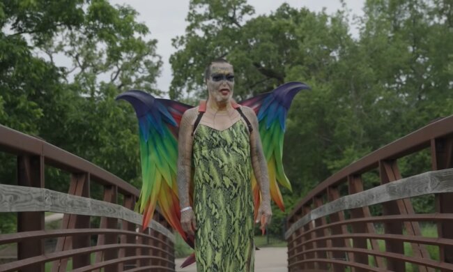 "Vom Bankangestellten zur Eidechsenfrau": 61-jähriger Mann beginnt nach seltsamem Traum seinen Körper zu verändern