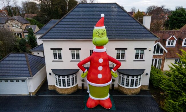 Findiger Vater: Ein Mann schmückte sein Haus weihnachtlich und zog die Aufmerksamkeit von 5000 Touristen auf sich