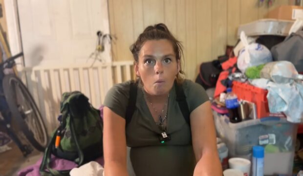 Zwillingsbabybauch auf der Straße. Quelle: Youtue Screenshot