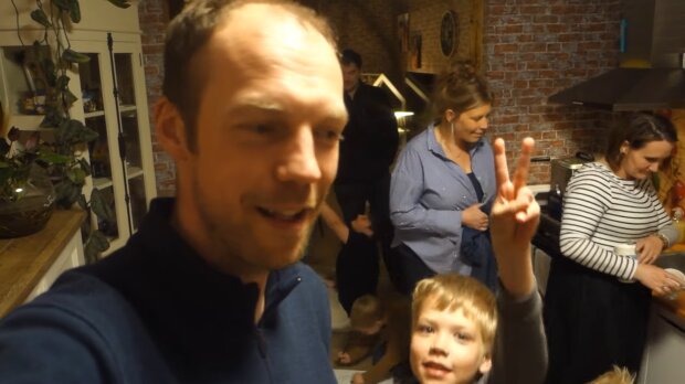 Vater fühlt sich öffentlich bloßgestellt. Quelle: Youtube Screenshot