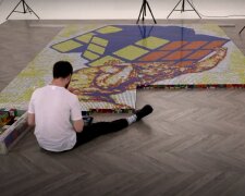 "Hat das Unmögliche geschafft": Wie ein Mann in weniger als einem Tag ein Mosaik aus mehr als 6000 Zauberwürfeln zusammensetzte