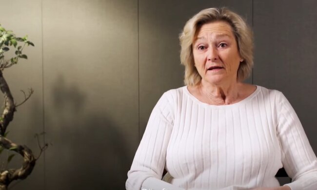 60-jährige Frau und ihr Traum von Jugend und Liebe. Quelle: Youtube Screenshot